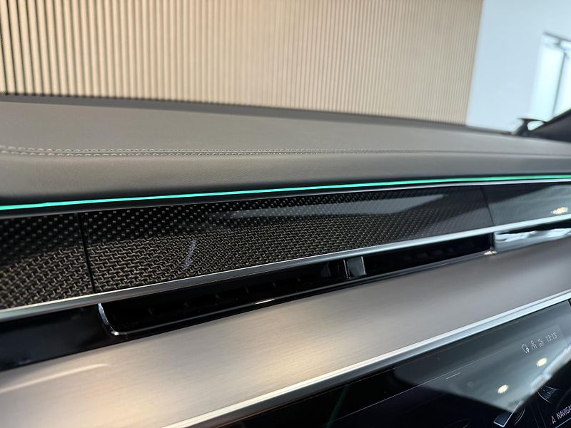 Audi S8 B&O-Adv. Carbon Matrix Pano TV - fotka 51 z 52