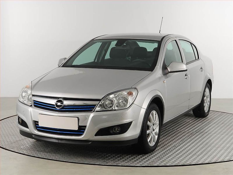 Opel Astra (2012) 1.6 16V, Tempomat - fotka 2 z 18