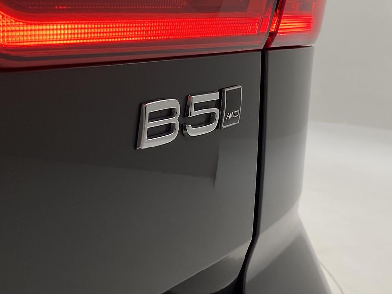 Volvo XC60 B5 AWD DARK PLUS REZERVACE - fotka 37 z 57
