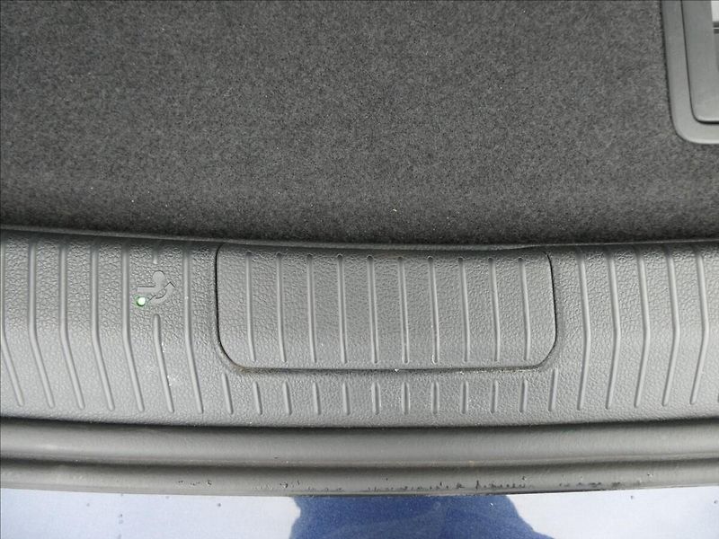 Volkswagen Golf Sportsvan 1,6 TDi 81kW 1.MAJITEL,servisk - fotka 17 z 53
