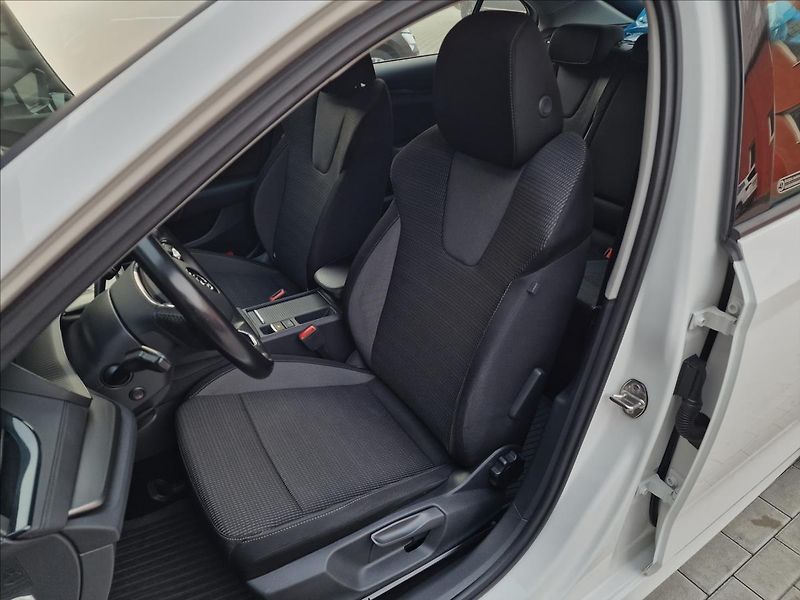 Škoda Octavia 2.0TDI Ambition,ČR,1.Majitel - fotka 37 z 50
