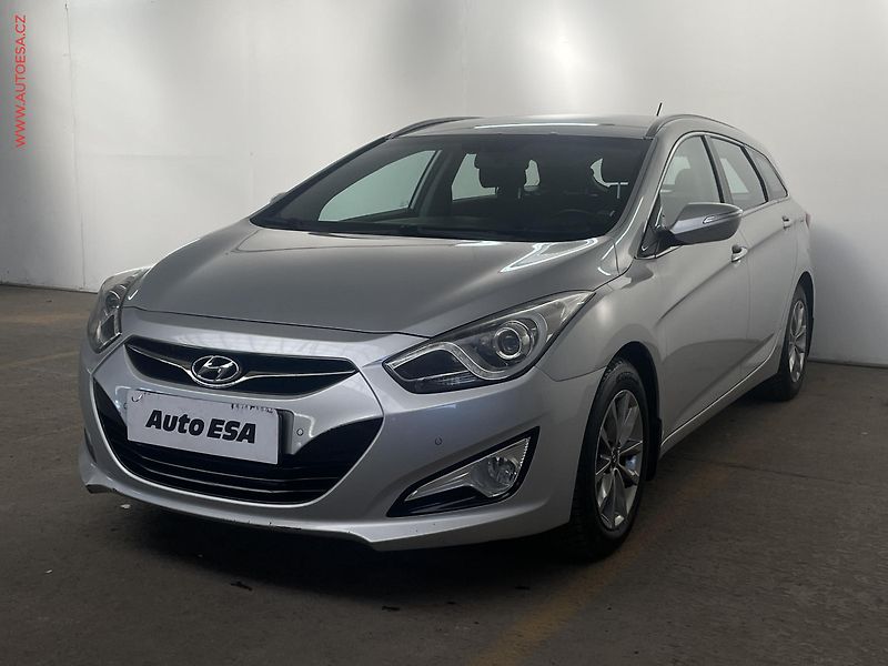 Hyundai i40 (2014) 1.7 CRDi, ČR, AC, TZ, park - fotka 3 z 16