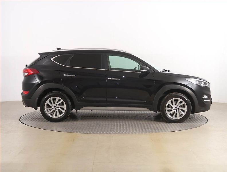 Hyundai Tucson (2017) 1.6 T-GDI, 4X4, Serv.kniha - fotka 6 z 19