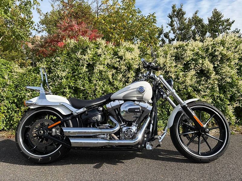 Harley-Davidson FXSB Softail Breakout (2016) - fotka 2 z 16