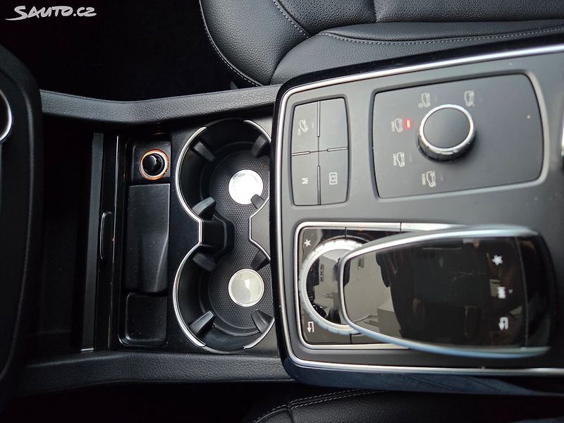Mercedes-Benz GLE (2019) 400 TOP STAV naj 24 tis.km. - fotka 37 z 48