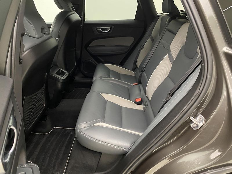 Volvo XC60 T5 AWD R-DESIGN AUT CZ - fotka 5 z 46