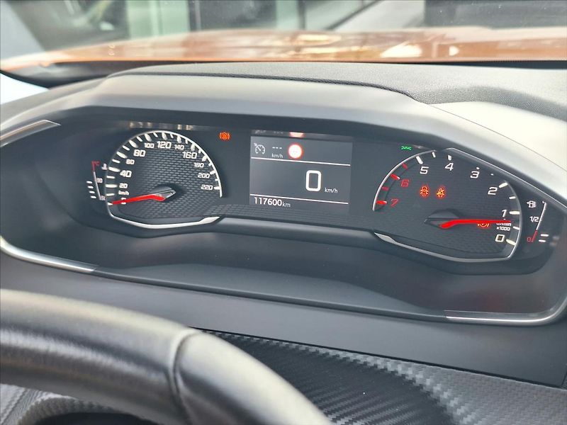 Peugeot 2008 1,2 PureTech  Active ČR 1maj - fotka 9 z 13