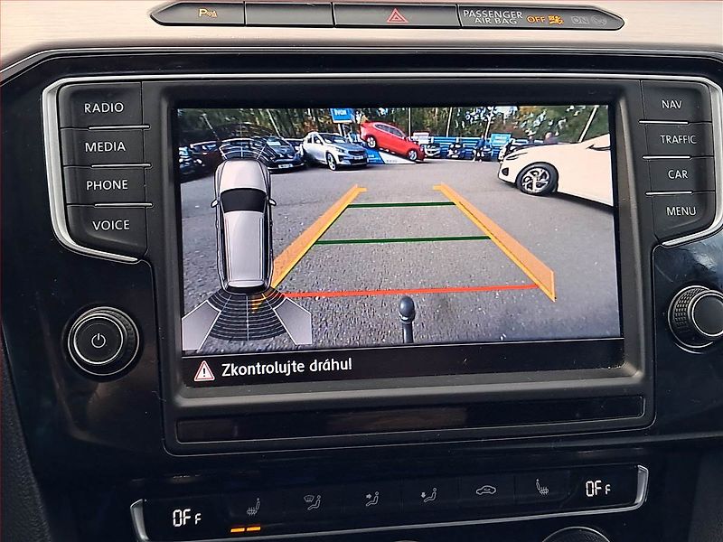 Volkswagen Passat (2016) 2.0 TDI, Kůže, Navi, Tempomat - fotka 20 z 20