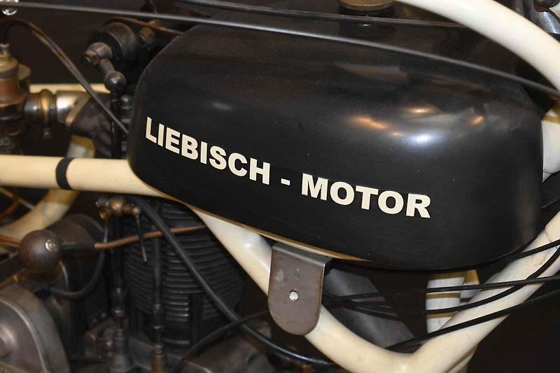 Cestovní z roku 1930.