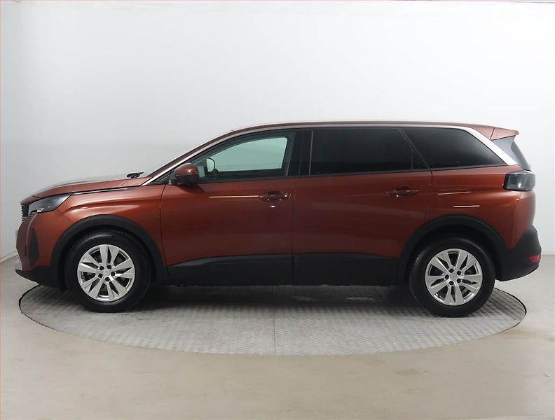 Peugeot 5008 (2021) PureTech 130, 7 MÍST - fotka 3 z 18