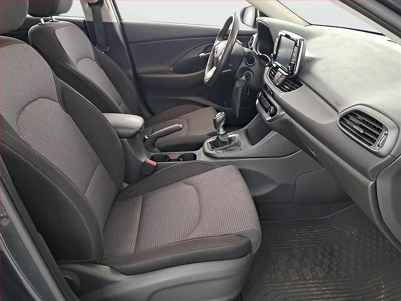 Hyundai i30 (2023) 1.0 T-GDI, ČR,1.maj - fotka 9 z 17