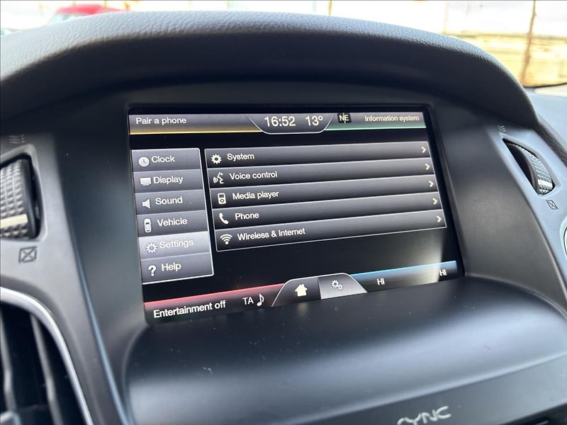 Ford Focus 1,5 TDCI 88kW Titanium - fotka 33 z 38
