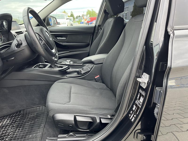 BMW Řada 3 (2016) 320d xDrive - fotka 10 z 14