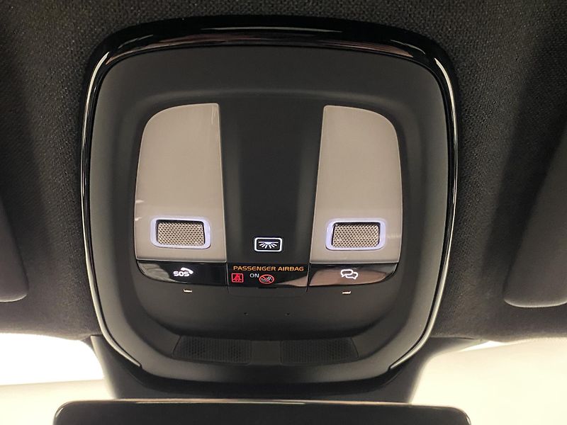 Volvo XC40 B4 AWD DARK PLUS AUT CZ - fotka 30 z 58