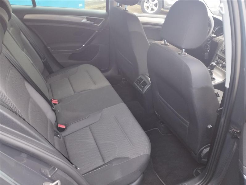 Volkswagen Golf 1,2 TSi 63KW - fotka 9 z 18