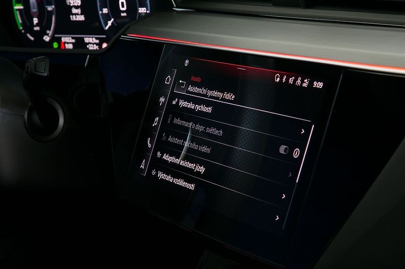 Audi e-tron 55 300kW Matrix Pano NV Tažné - fotka 38 z 47