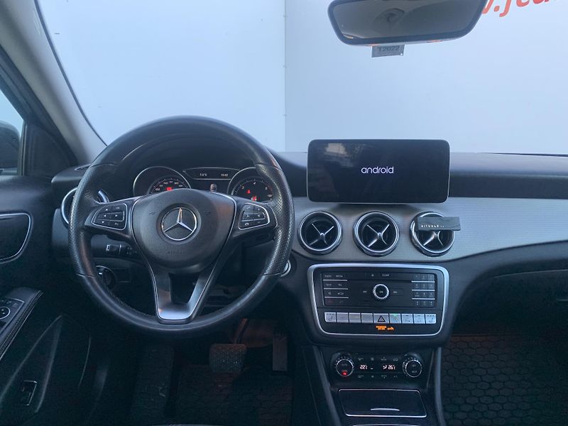 Mercedes-Benz GLA (2019) 220d 4 Matic, ser.knížka - fotka 19 z 30