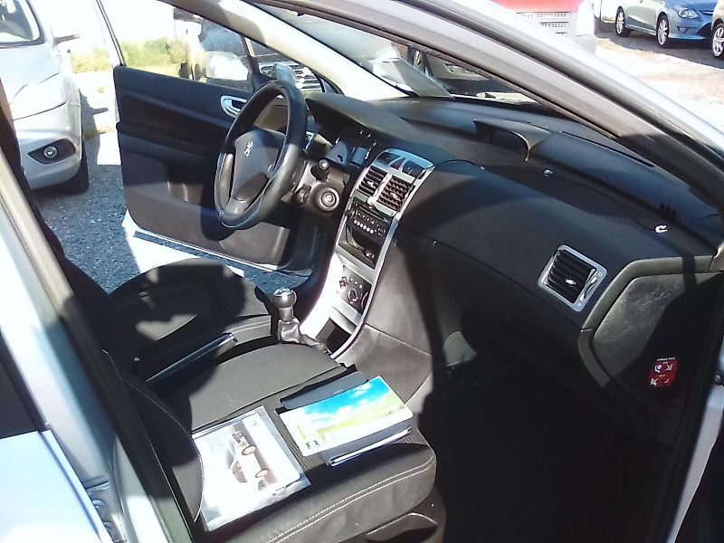 Peugeot 307 (2007) 1.6i 16V SW, kola navíc - fotka 17 z 32
