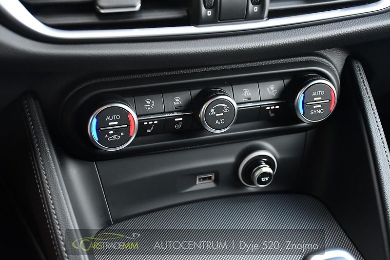 Alfa Romeo Stelvio 2.2 Diesel 16V 154kW Veloce Q4 - fotka 26 z 44