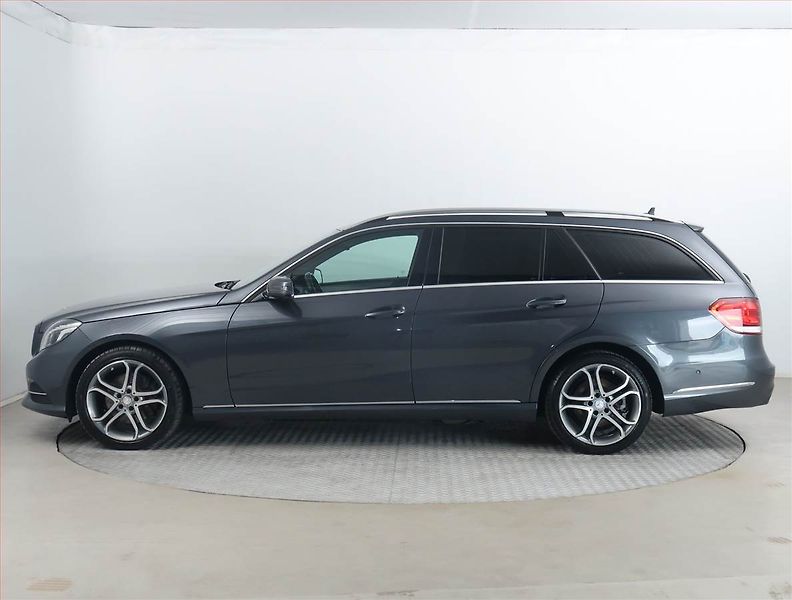 Mercedes-Benz Třídy E (2013) Edition E 300 BlueTEC, Automat - fotka 3 z 20