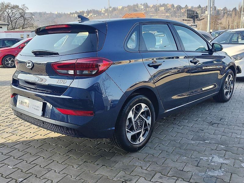 Hyundai i30 1.5i/71kW Comfort 16 - fotka 5 z 29