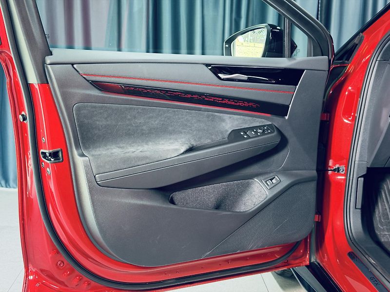 Volkswagen ID.7 (2025) GTX*4M*ZÁRUKA*TAŽNÉ*HEADUP*MAX - fotka 13 z 41