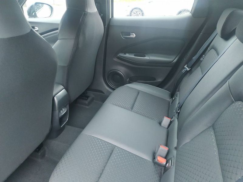 Nissan Juke 1.0 DIG-T, 114k, 7AT, NA CESTĚ - fotka 11 z 29