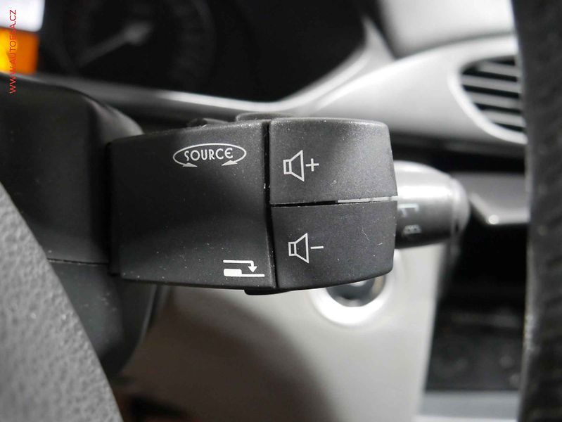 Renault Laguna (2001) 1.8 16V, Xenon, kůže - fotka 13 z 19