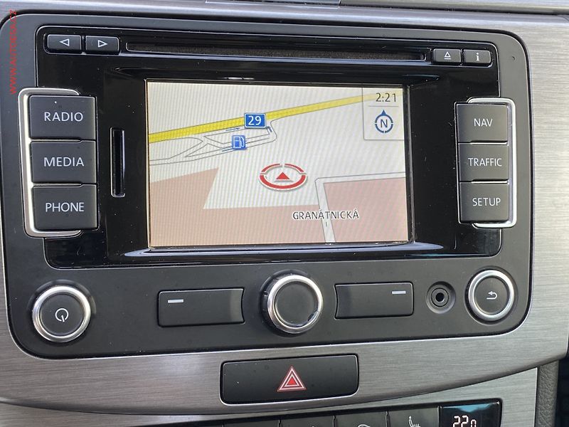 Volkswagen Passat (2013) 2.0 TDi, Comfortline - fotka 15 z 17