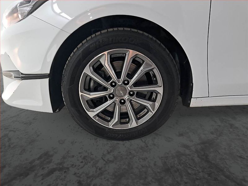 Kia Ceed (2023) 1.5 T-GDI, ČR,1.maj - fotka 14 z 19