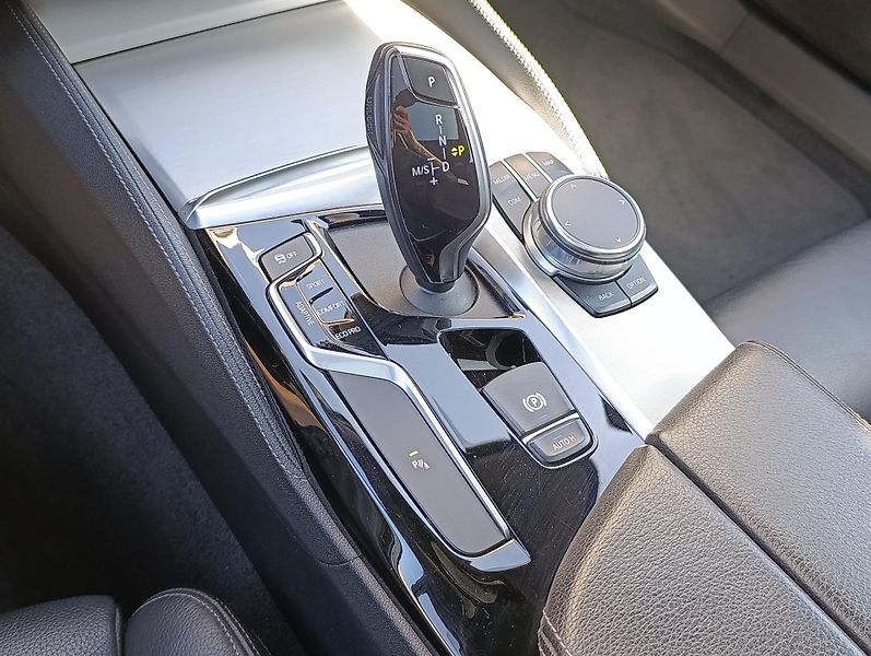 BMW Řada 5 540d xDRIVE MSPORT PANO  - fotka 26 z 33