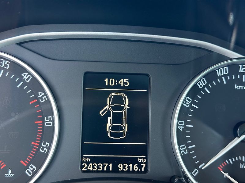 Škoda Octavia (2009) 1.9TDi NAVI, PRAVIDELNÝ SERVIS - fotka 8 z 13