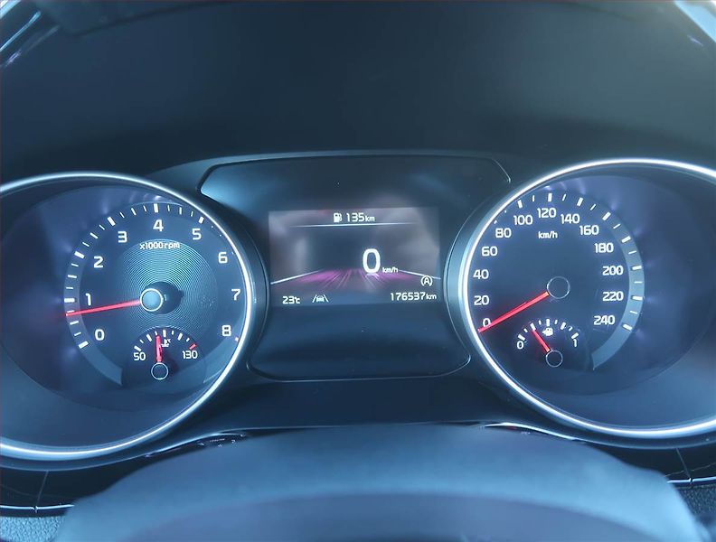 Kia Ceed (2022) Silver 1.5 T-GDI, Serv.kniha - fotka 11 z 16