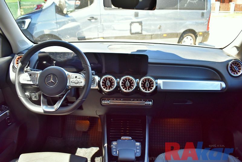 Mercedes-Benz EQB 300 4Matic - fotka 23 z 30