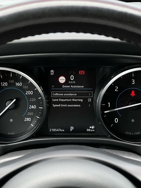 Jaguar F-Pace 20d Aut. Prestige AWD PANO TZ  - fotka 12 z 25