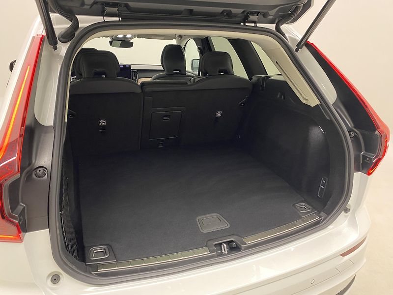 Volvo XC60 T6 AWD RECHARGE DARK PLUS CZ - fotka 6 z 67