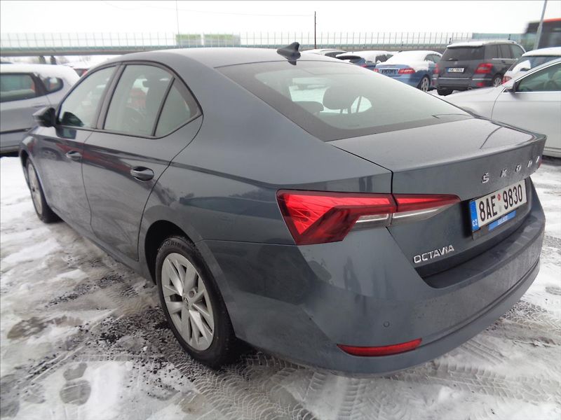 Škoda Octavia 1,5 - fotka 4 z 13