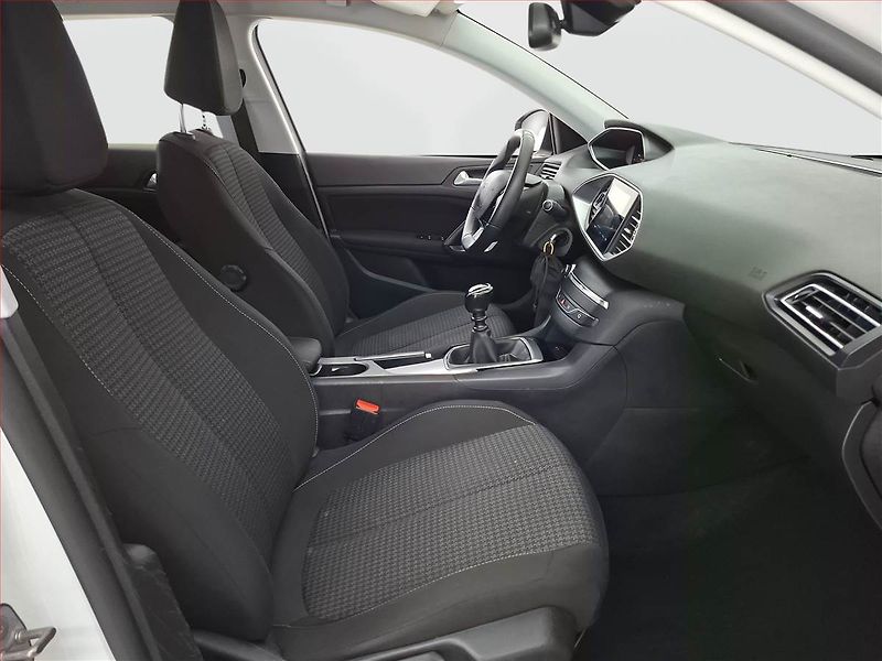 Peugeot 308 (2021) 1.5 BlueHDi, Tempomat - fotka 9 z 19