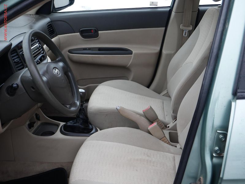 Hyundai Accent (2007) 1.5 CRDi, 1.maj,ČR, TZ, park - fotka 9 z 17