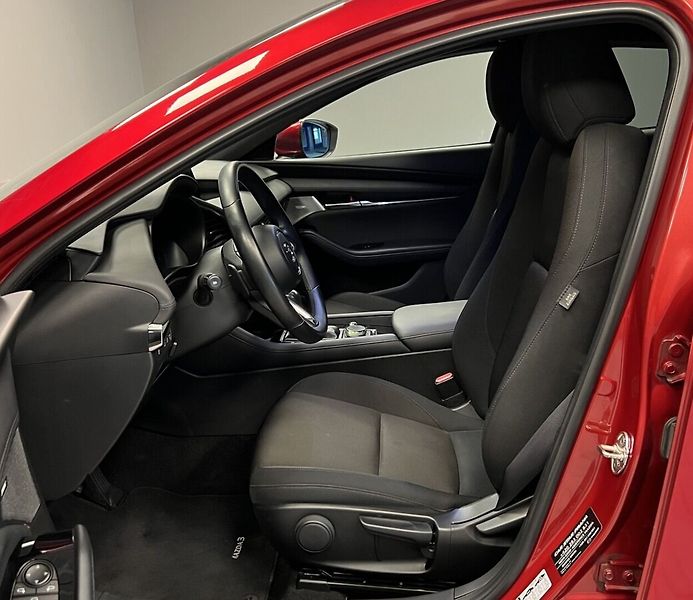 Mazda 3 Skyactive G 150 AT PLUS - fotka 9 z 17