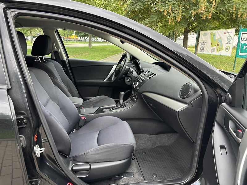 Mazda 3 1.6 90th Anniversary - fotka 20 z 29