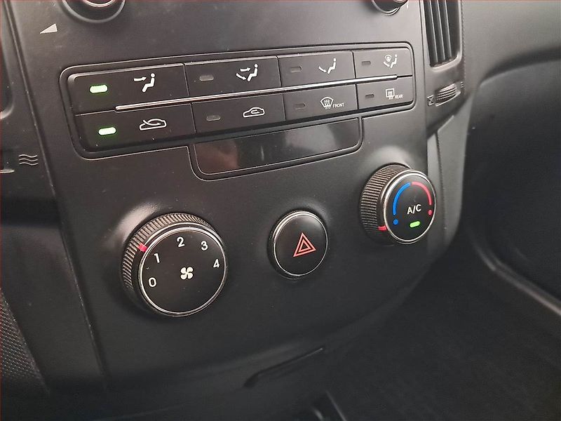 Hyundai i30 (2011) 1.4 CVVT, LPG, po STK, Tažné - fotka 13 z 16