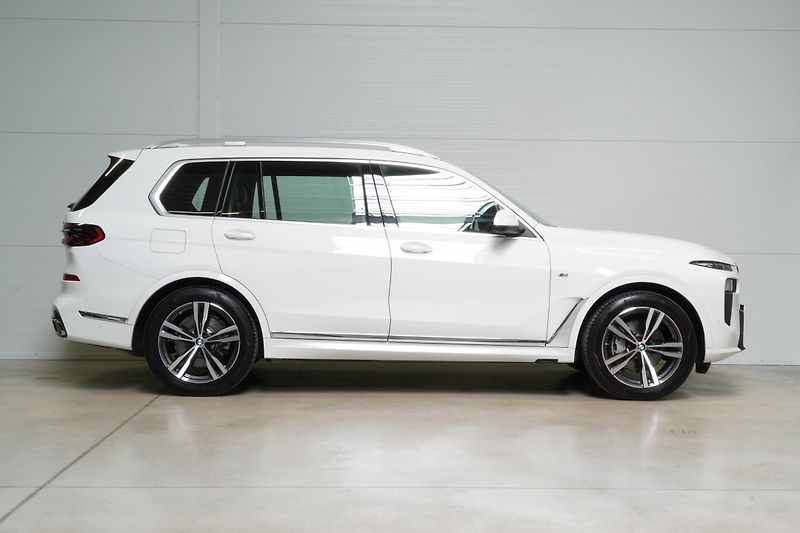BMW X7 Xdrive40d,Mpaket,ČR,DPH,Tažné - fotka 4 z 40