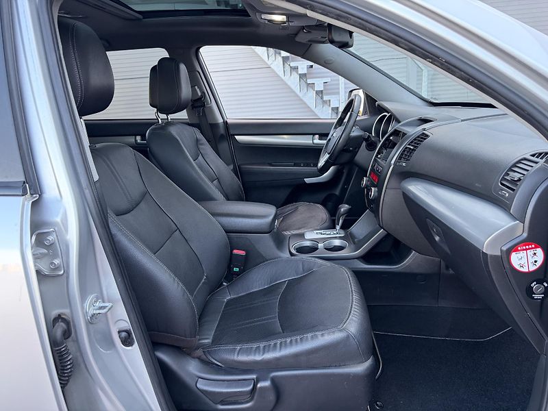 Kia Sorento (2011) 7MÍST/2.2d AT 145kW/BEZ KOROZE - fotka 11 z 21