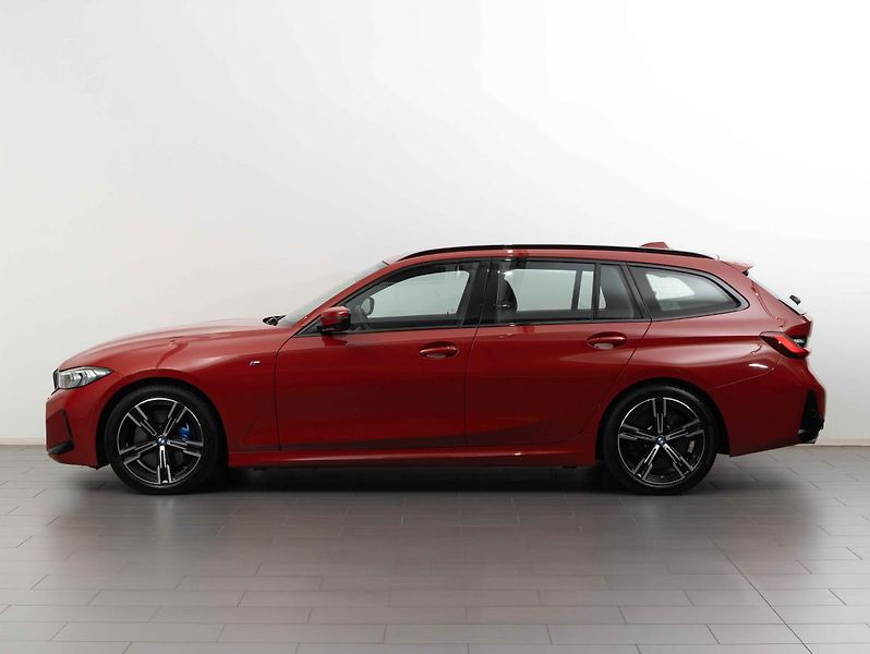 BMW Řada 3 330i Touring - fotka 3 z 22