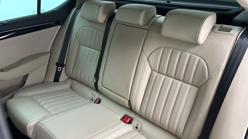 Škoda Superb 2.0 TDI DSG 4x4 L&K - fotka 16 z 31