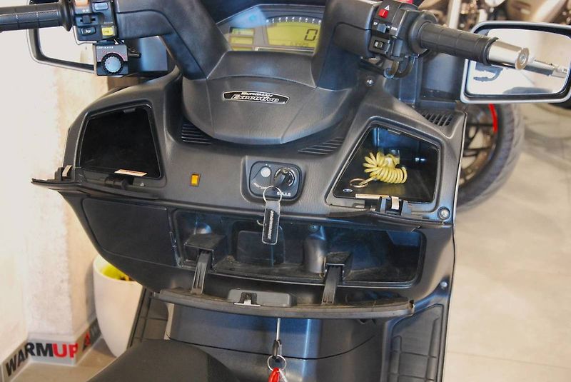 Suzuki Burgman 650 Executive (2007) - fotka 12 z 21