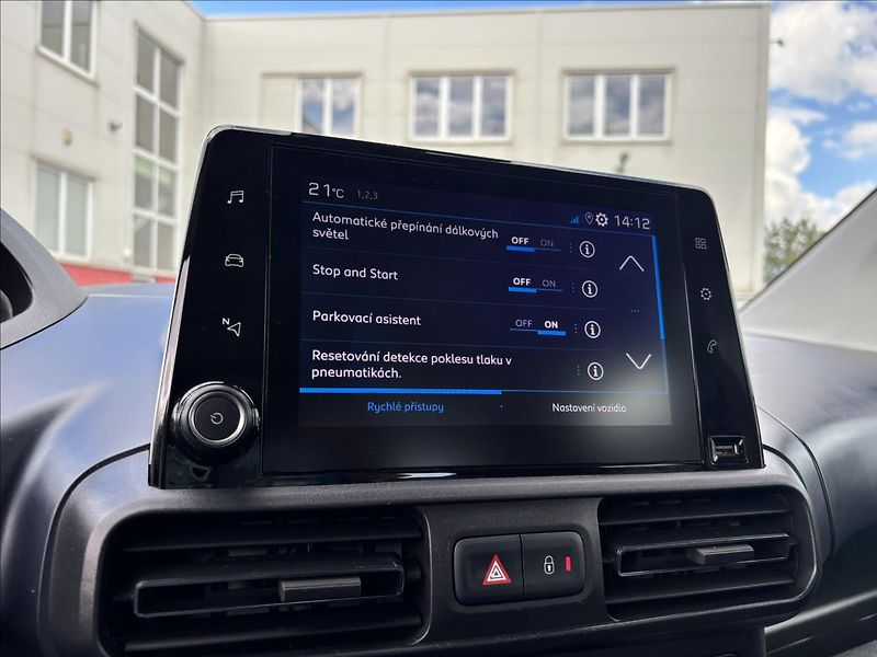 Peugeot Rifter 1,5 Bluehdi 75kW Allure - fotka 30 z 39