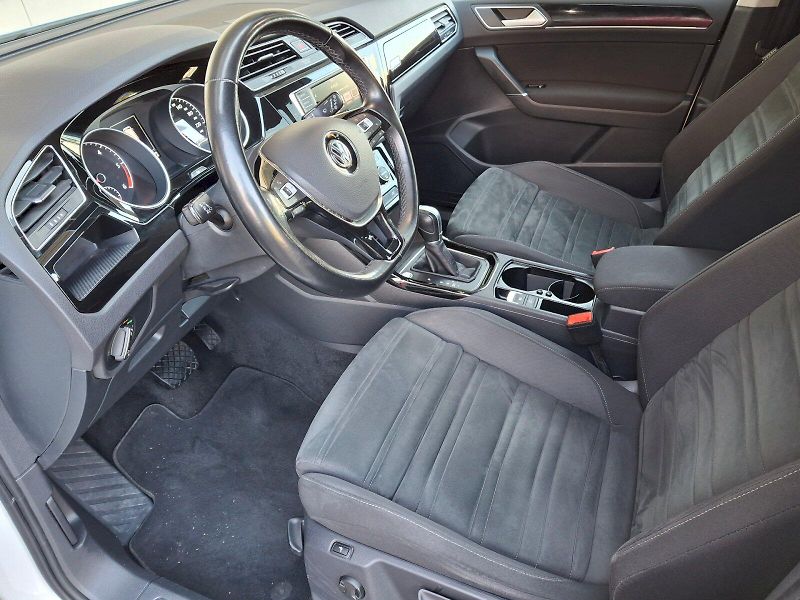 Volkswagen Touran (2017) HighLine DSG 2,0TDi 110kW - fotka 7 z 35