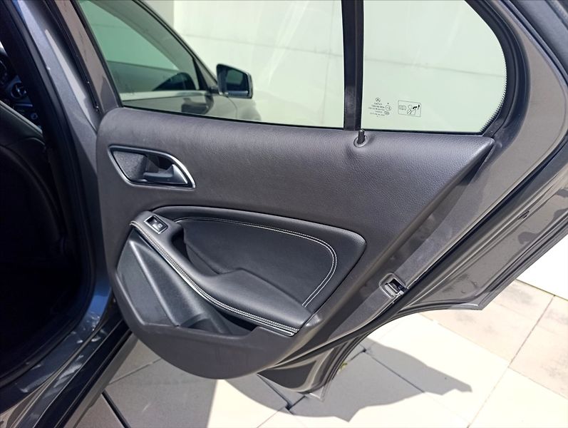 Mercedes-Benz GLA 2,2 200d Kamera Navi Kůže LED - fotka 23 z 38